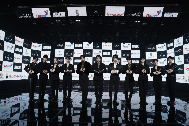 "절제된 섹시미" 오메가엑스, 4세대 新 짐승돌 노린다[종합]