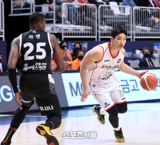 [포토] 이대헌 '과감한 돌파'