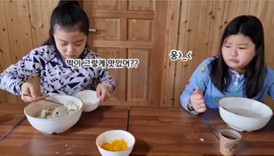 '이동국 딸' 설아·수아, 母이수진도 놀란 만둣국 먹방 "그릇이 얼굴만해"