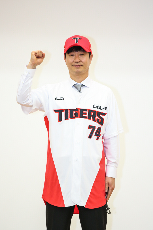 공식 취임한 KIA 김종국 감독 "결과 두려워하지 않는 팀 이끌 것"[SS 현장]