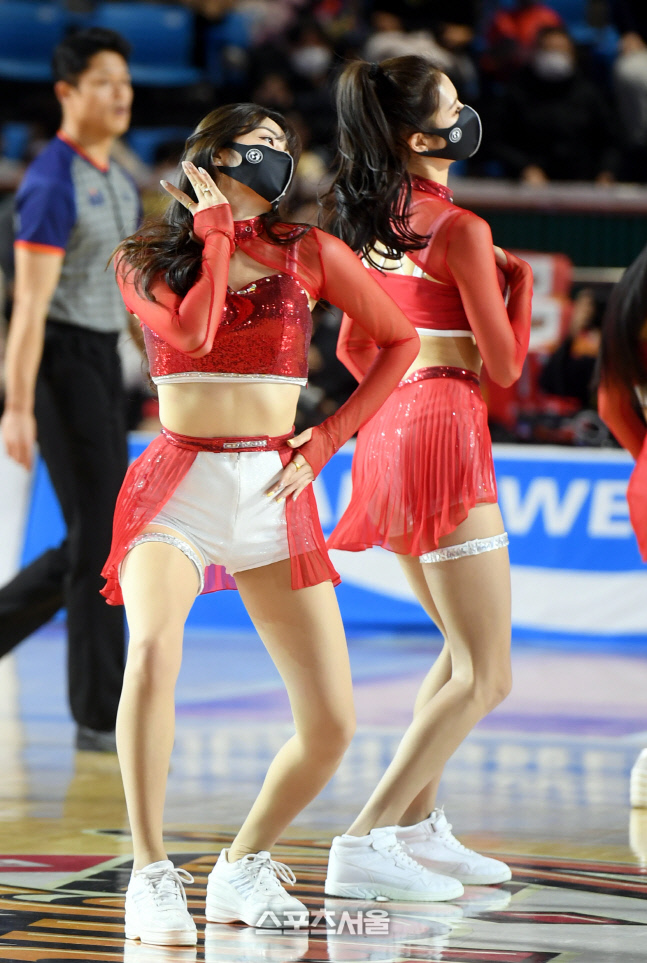 [포토] SK 치어리더 '유연하게'