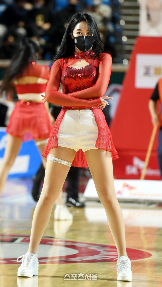 [포토] SK 치어리더 '매혹적인 눈빛'