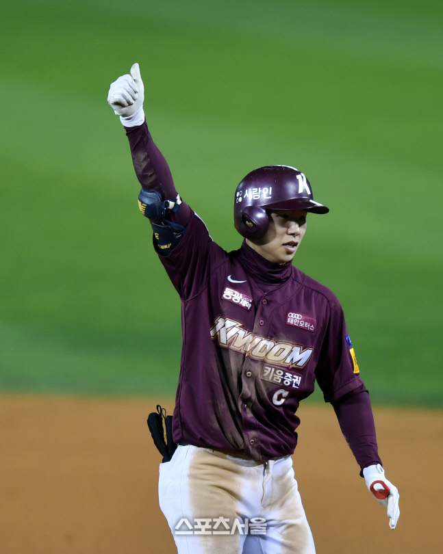 8회초 안타출루 김혜성[포토]