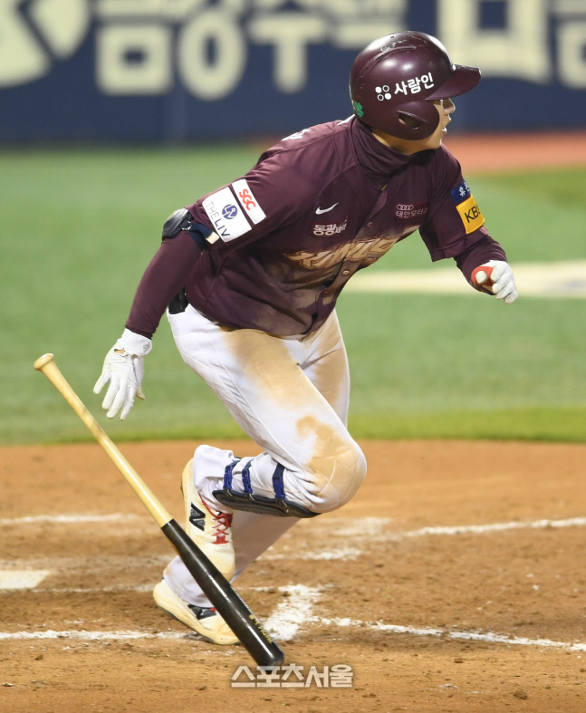 [포토]득점 기회 만드는 키움 김혜성