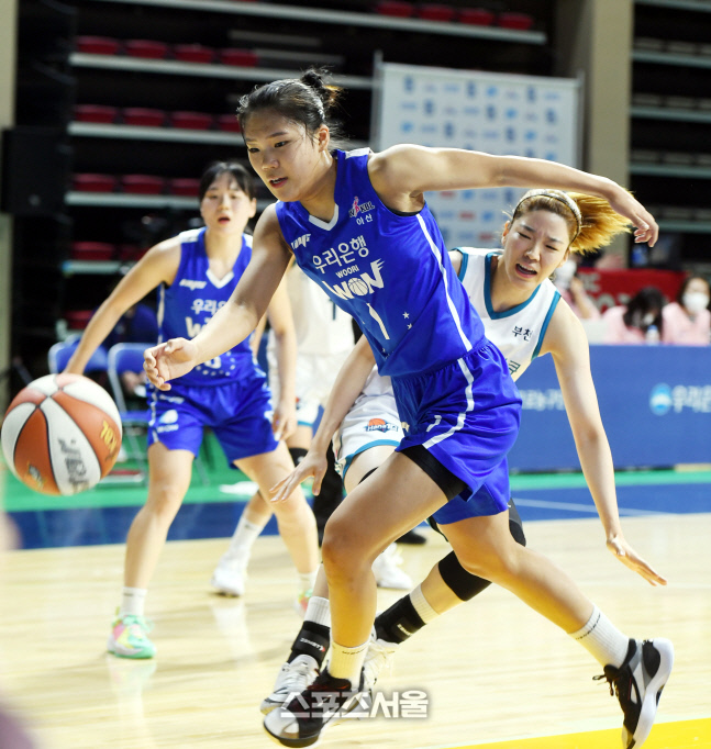 [포토] 박지현 \'나한테 떨어지네\'