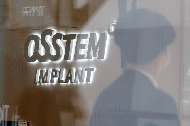 2215억 횡령 오스템임플란트 여동생 건물서 남은 금괴 100kg 발견 "모두 찾았다"