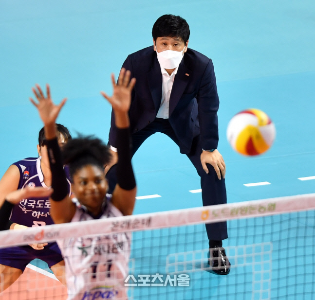 '몸이 안풀렸나? 아직' 김종민 감독[포토]