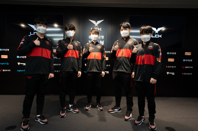 역시 ‘2강’ T1, 광동에 2대0 완승…‘V10’ 향한 첫발 뗐다[SS현장]