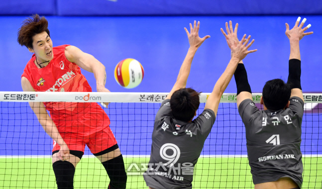 '이건 터치아웃!' 한국전력 박철우[포토]