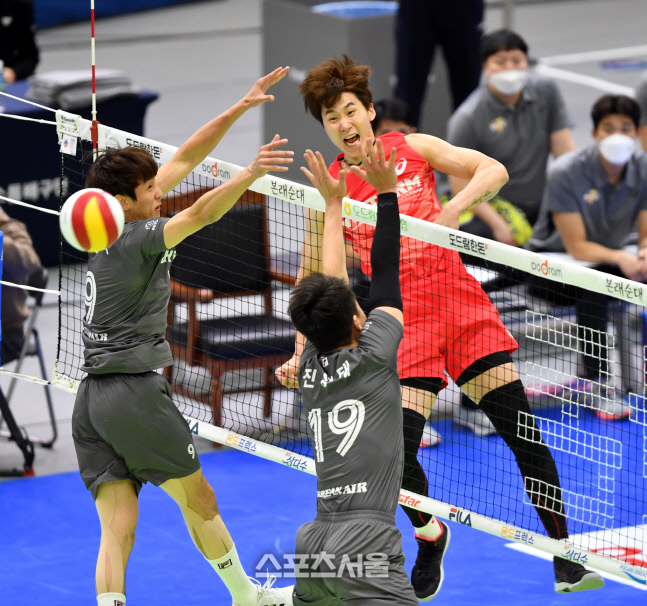 '볼 지나갔습니다!' 박철우[포토]