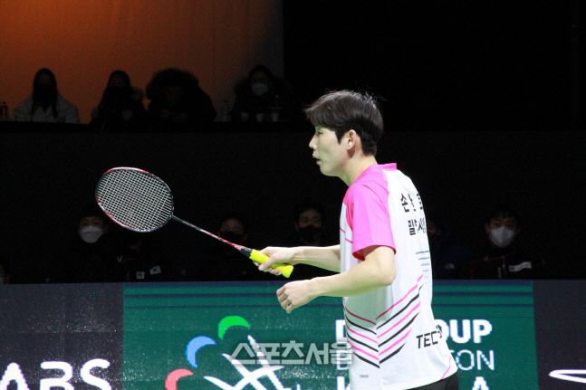 "손완호 살아있네"...밀양시청, 화순군청 웃었다 [DB그룹 배드민턴 코리아리그]