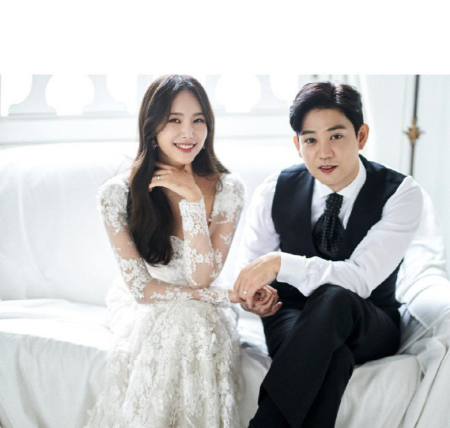 쥬얼리 김은정♥디바인채널 임광욱,16일 웨딩마치..'8년 열애 결실'