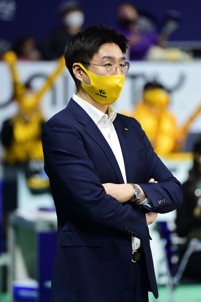 김완수 국민은행 감독