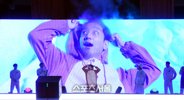 [포토] 허훈 '귀요미 장착하고 입장'