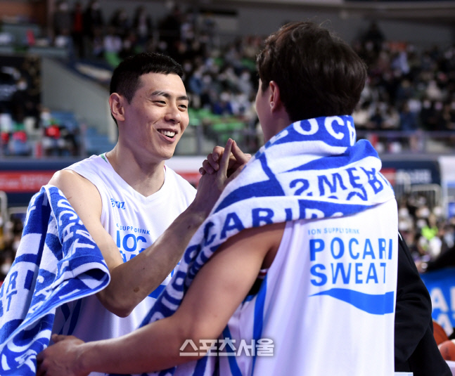 [포토] 이관희, 허웅 꺾고 3점슛 콘테스트 우승 차지