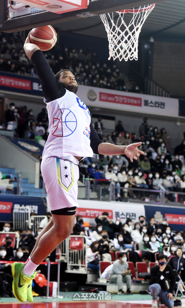 [포토] KGC 스펠맨, 덩크슛 외국선수 우승 차지!