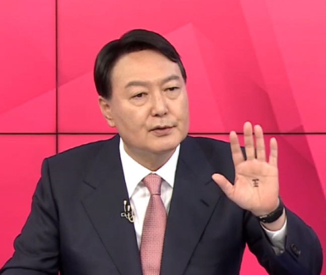 윤석열의 신묘한(?) 멘토진, 천공 이어 건진법사 "선대위서 고문 활동" 보도 파장