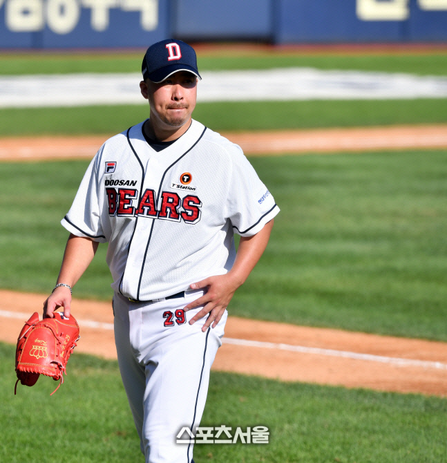 '느림의 미학' 유희관,101승 거두고 은퇴.."후배 위해 물러나야 할 때"