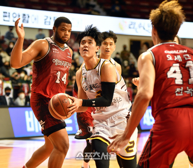 과감한 돌파시도, LG 이승우[포토]