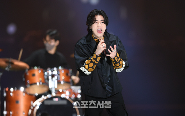 [포토] 열창하는 이무진