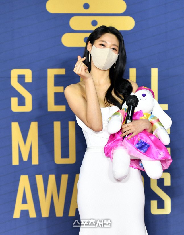 서가대 사회 설현, 단독포즈 준비했어요! [포토]