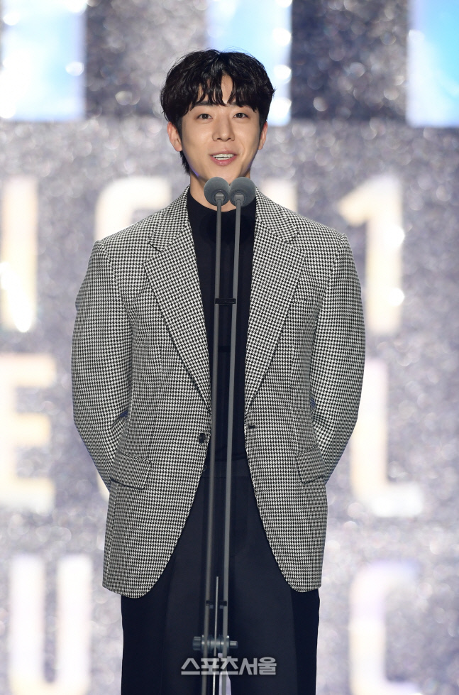 [포토]배우 채종협, 서울가요대상 본상 시상자로