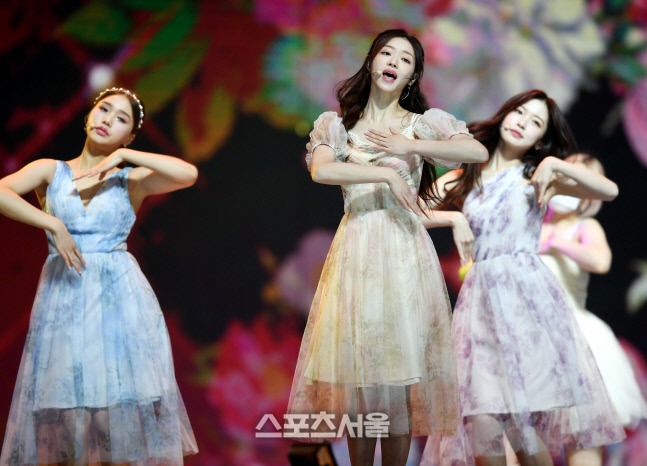 [포토] 오마이걸 미미 유아 아린 \'감미로운 분위기\'