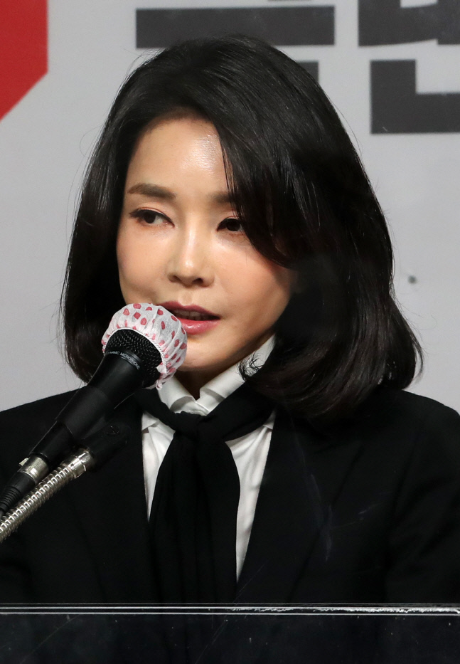 교육부 "김건희씨, 교수지원 학력 경력 달라. 채용도 부실" 국민대 기관경고