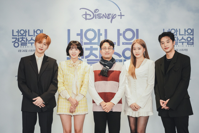 [포토] 포토타임 갖는 '너와 나의 경찰수업' 감독-출연진