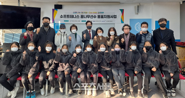 행당초교 여자정구팀 선수들