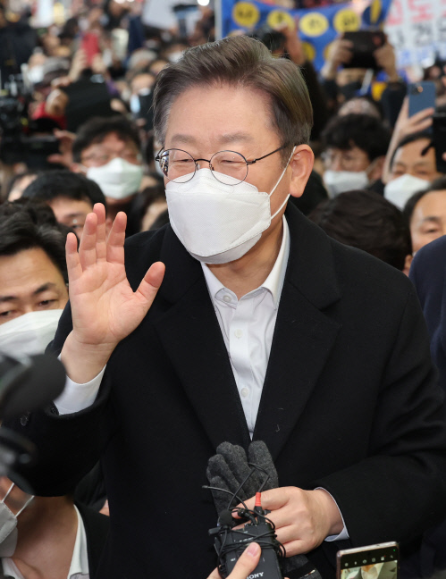 '양자토론' 난항…이재명-윤석열, 의견 차 좁힐까