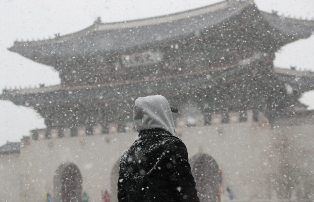 [내일날씨]눈오는 '설날',수도권 등 최대 7cm 쌓여..'운전조심'