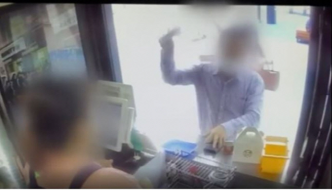 끓는 기름에 호떡 던져 음식점 주인 화상 입힌 60대 징역 1년