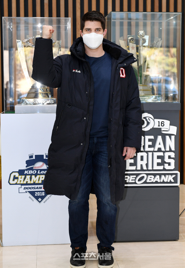 [포토]두산의 새 외국인 투수 스탁, 다부진 몸매