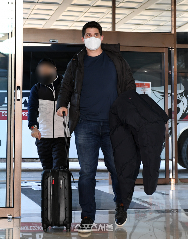 [포토]두산베어스파크 입장하는 로버트 스탁