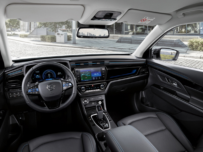 20220203_쌍용차_코란도_이모션_실내1