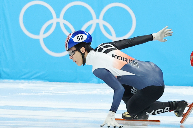 男 쇼트트랙 1000m 전원 조 1위 준준결승…황대헌은 올림픽 新 [2022 베이징]