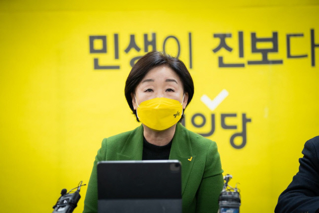 심상정, 토론깽판 尹에 "뭐 그리 안되는게 많나. 당당하게 링위에서 겨루자"