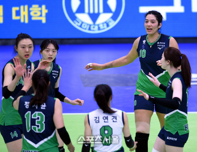 [포토] 11연승 현대건설 \'지는 법을 잊었어요\'