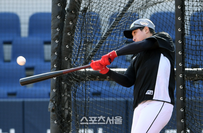 [포토]KT 기장 스프링캠프, 타격하는 황재균