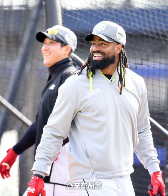 [포토]환하게 웃는 KT 라모스와 황재균