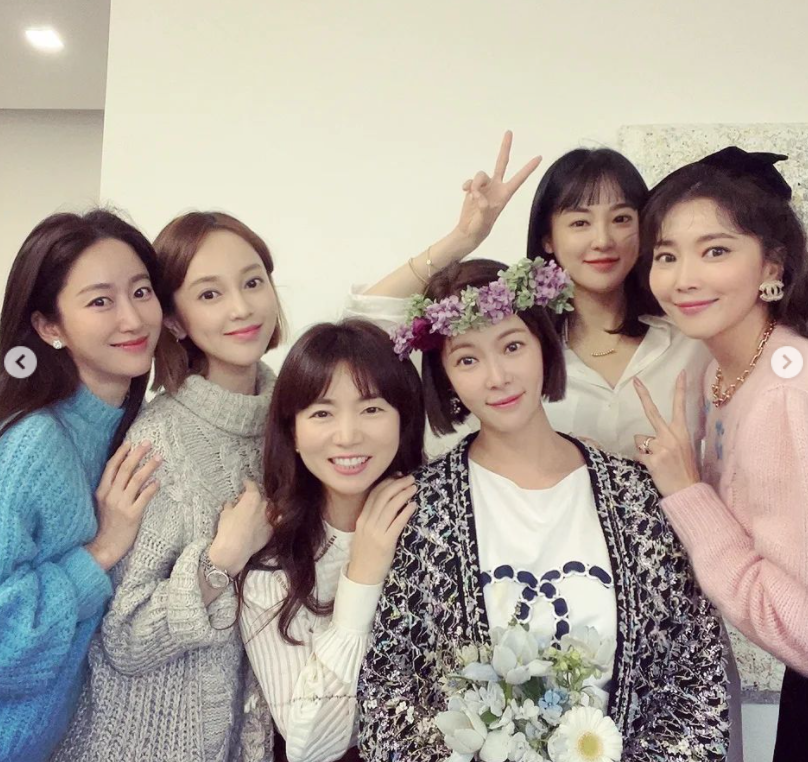 '만삭' 황정음, 걸그룹 절친들과 블링블링 베이비샤워... 태명 도도리 둘째는 아들[★SNS]