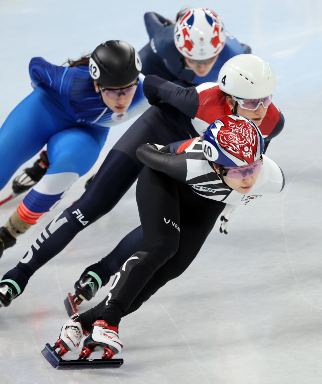 아웃코스 로켓 최민정, 아찔한 순간 지우며 계주3000 결승행[2020 베이징]