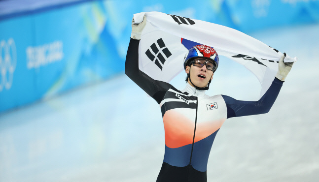 응어리 풀어낸 '퍼펙트 레이스'…황대헌이 해냈다! 남 1500m 금메달 [2022 베이징]