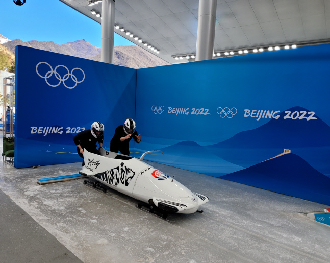 [사진자료] 권동현 대표의 봅슬레이 썰매 디자인 (2)