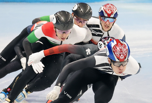 [올림픽] 황대헌, \'나를 따르라!\'