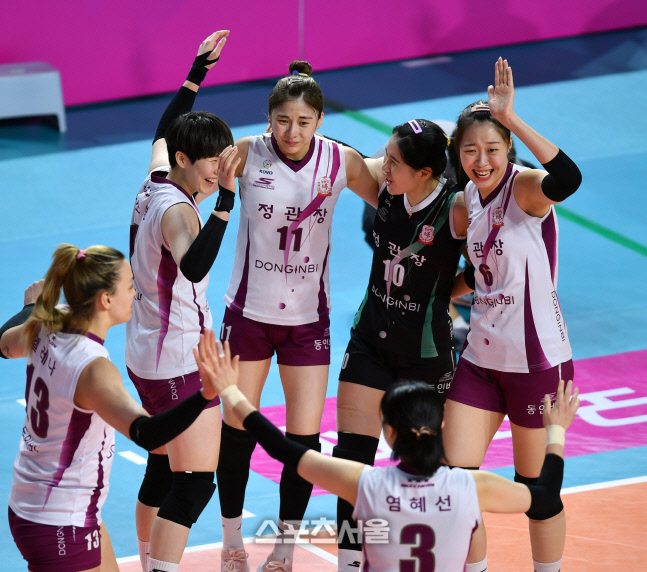 \'두세트 먼저 내준 KGC\' 분위기는 살리자[포토]