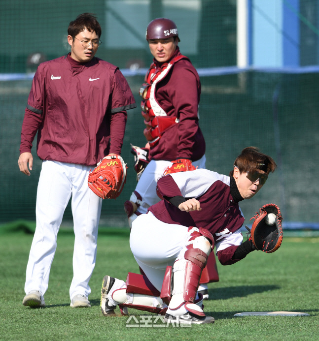 [포토]이지영-박동원-김재현, 안방을 지켜라!