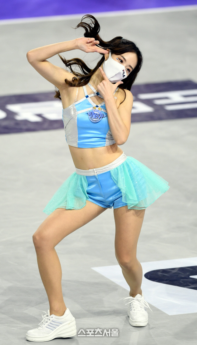 [포토] 대한항공 치어리더 '깜찍 발랄'