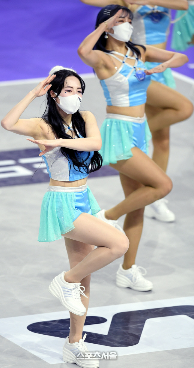 [포토] 대한항공 치어리더 '승리를 위하여'